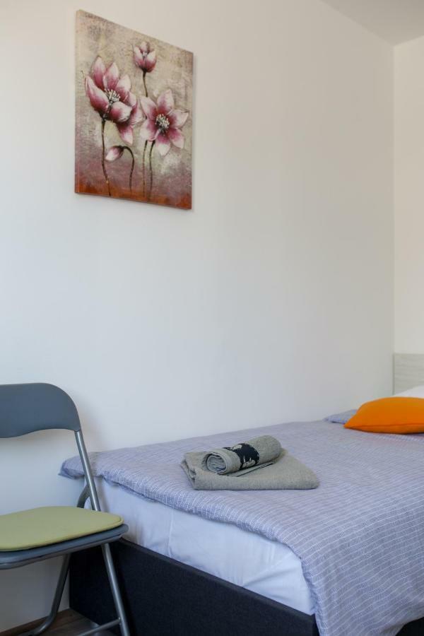 La Casa Hostel Nis Bagian luar foto