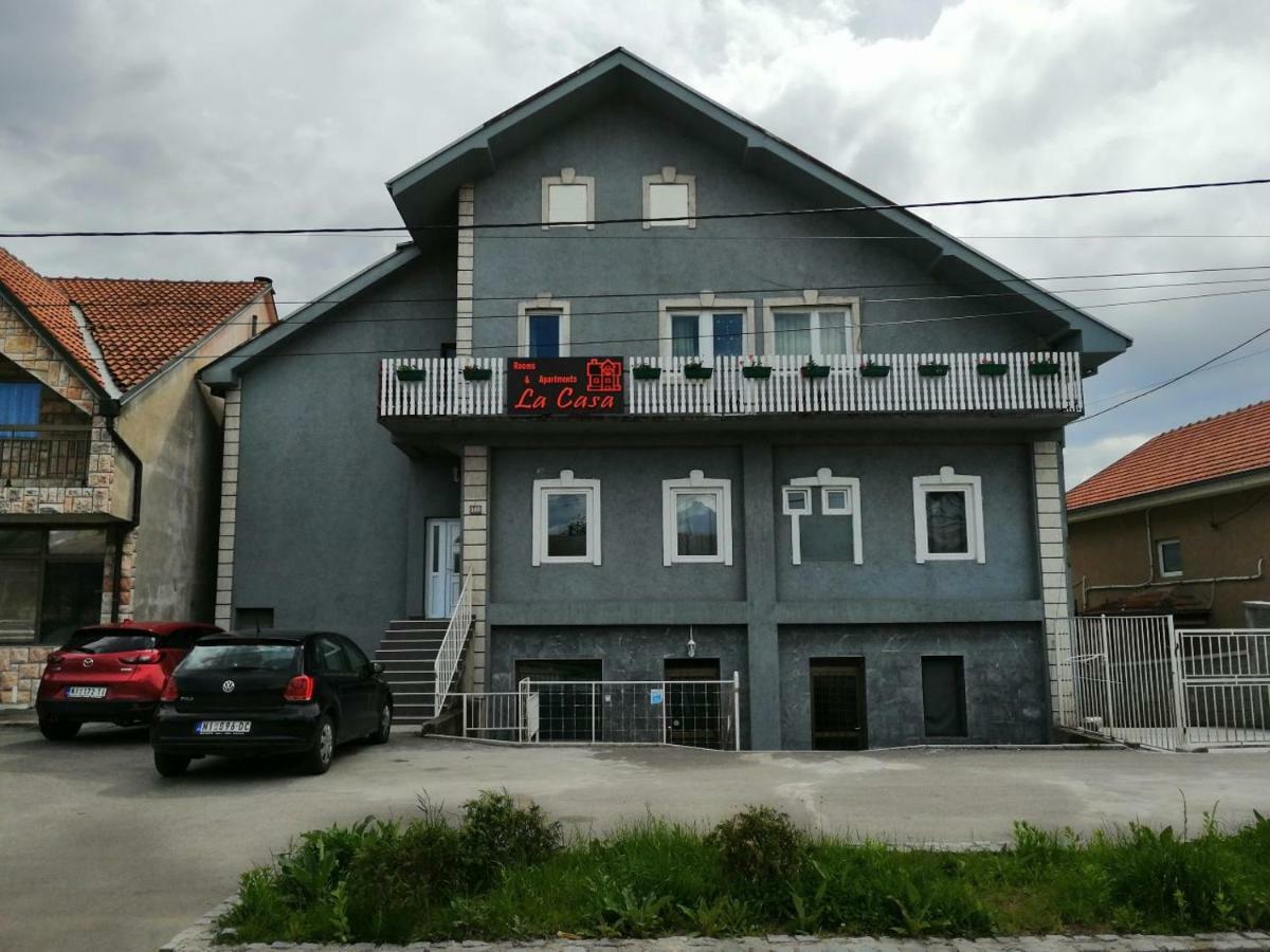 La Casa Hostel Nis Bagian luar foto