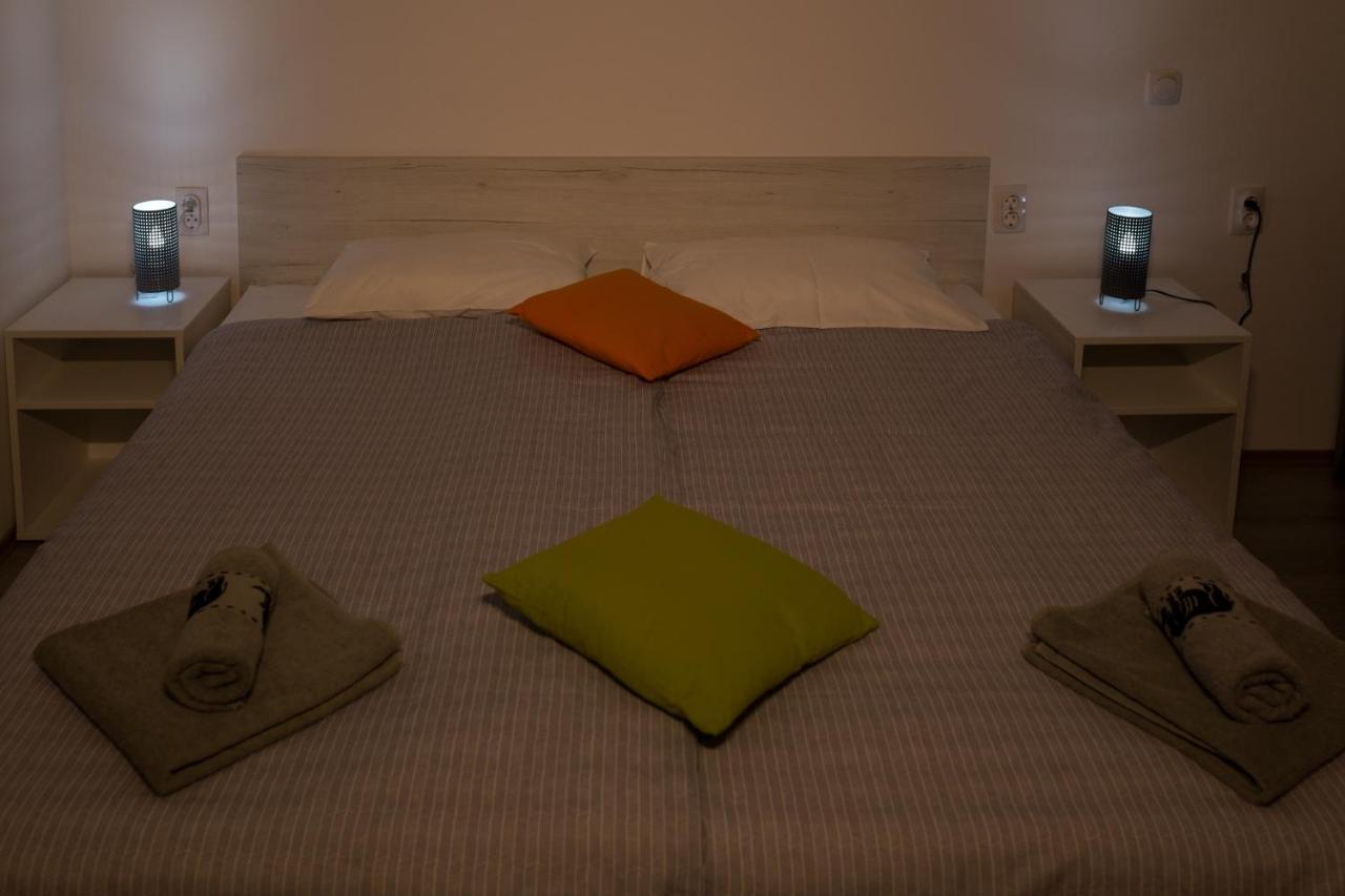 La Casa Hostel Nis Bagian luar foto